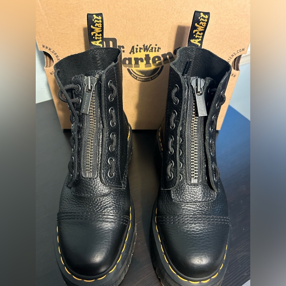 Doc Martens Sinclair gently used platform black milled nappa leather.
